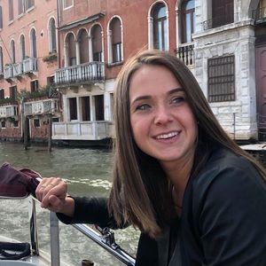 Meet your Posher, Chrissy